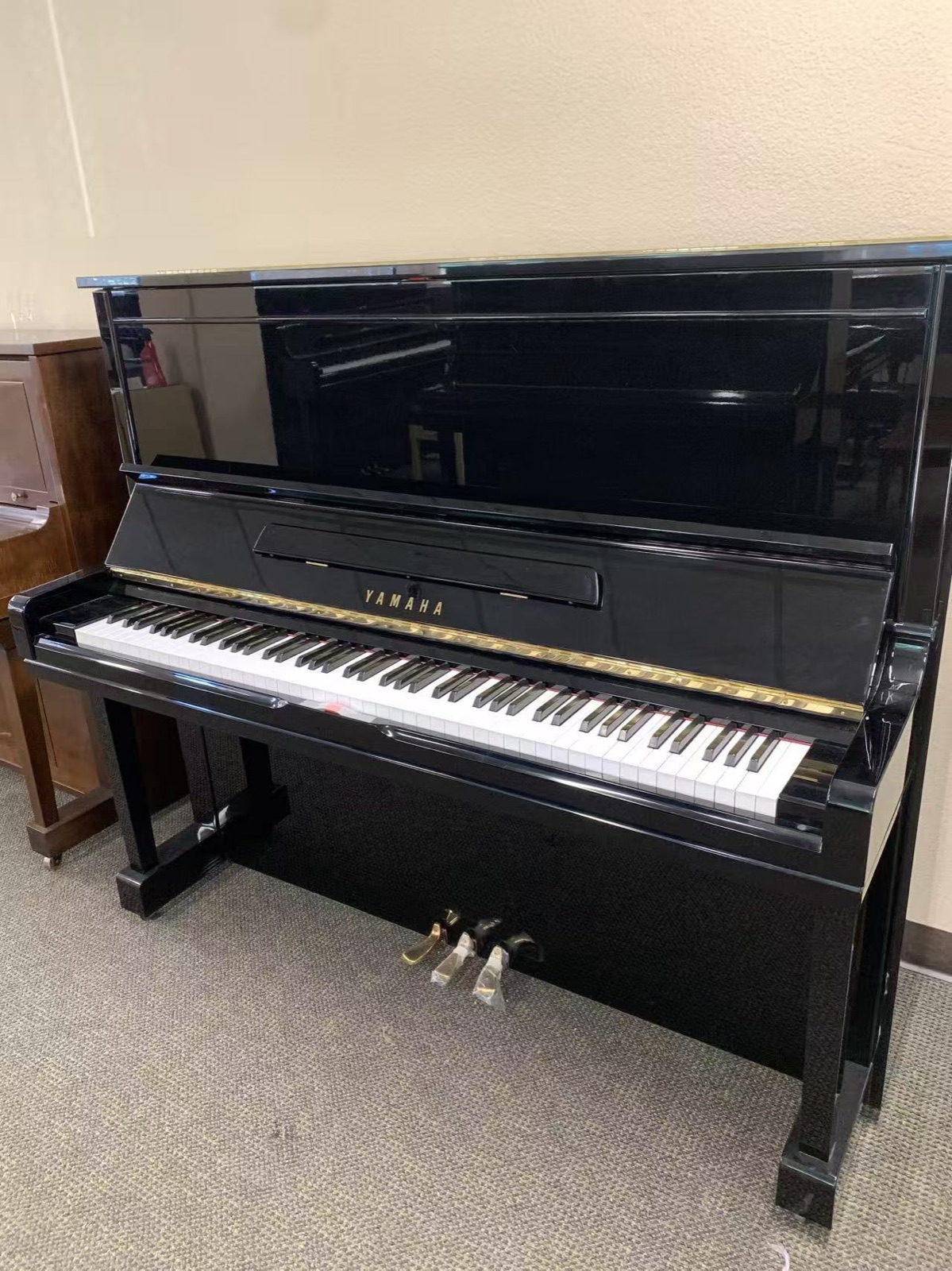 Yamaha U300 upright piano, polished ebony, in the CholeZ Piano showroom